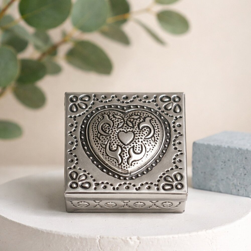 Mexicana Tin Trinket Box with Raised‎ Heart Design - New